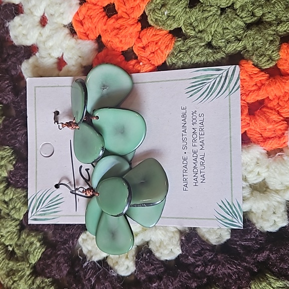 Tagua Nut Baltra Earrings - Picture 2 of 2